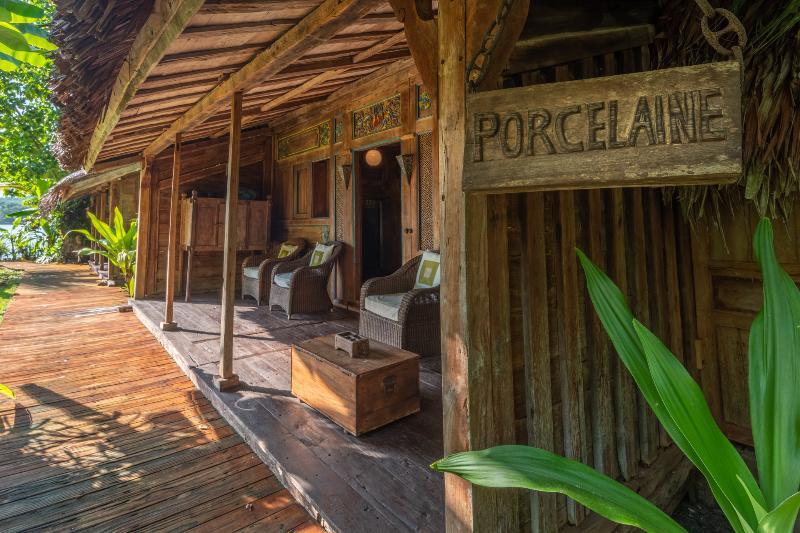 Ratua Private Island Resort Aimbuei Bay Екстериор снимка